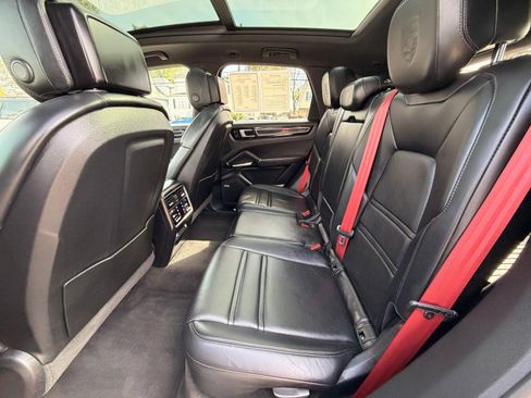 Used 2019 Porsche Cayenne S AWD/4WD image 25