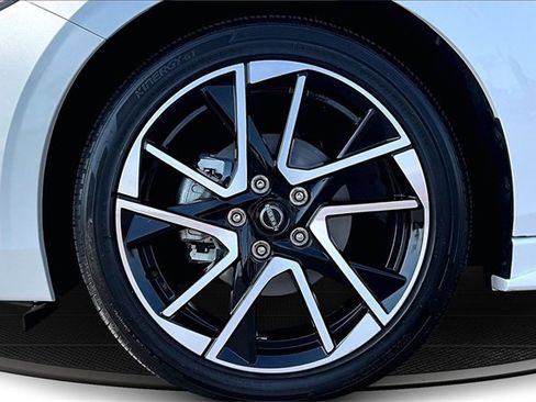 Certified 2025 Nissan Sentra SR w/ SR Premium Package image 33