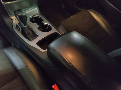 Used 2019 Jeep Grand Cherokee Altitude image 26