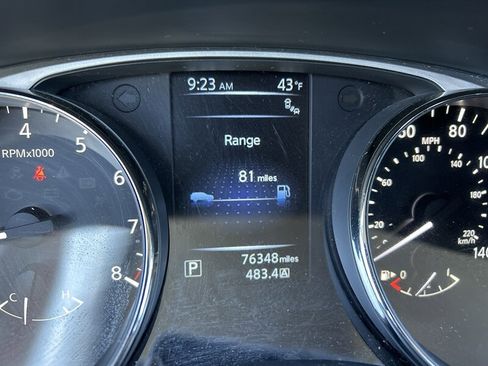 Used 2016 Nissan Rogue SV w/ SV Premium Package AWD/4WD image 15