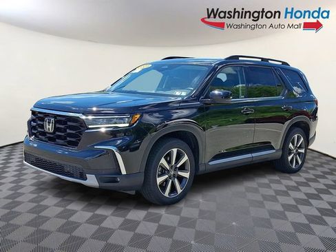 Certified 2025 Honda Pilot Touring image 3