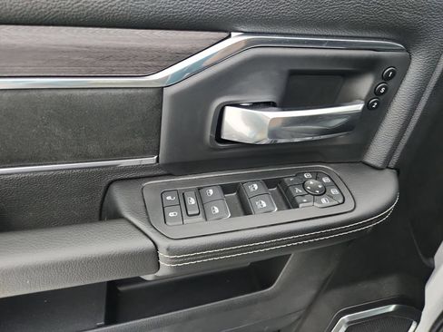 New 2026 RAM 2500 Laramie AWD/4WD image 12