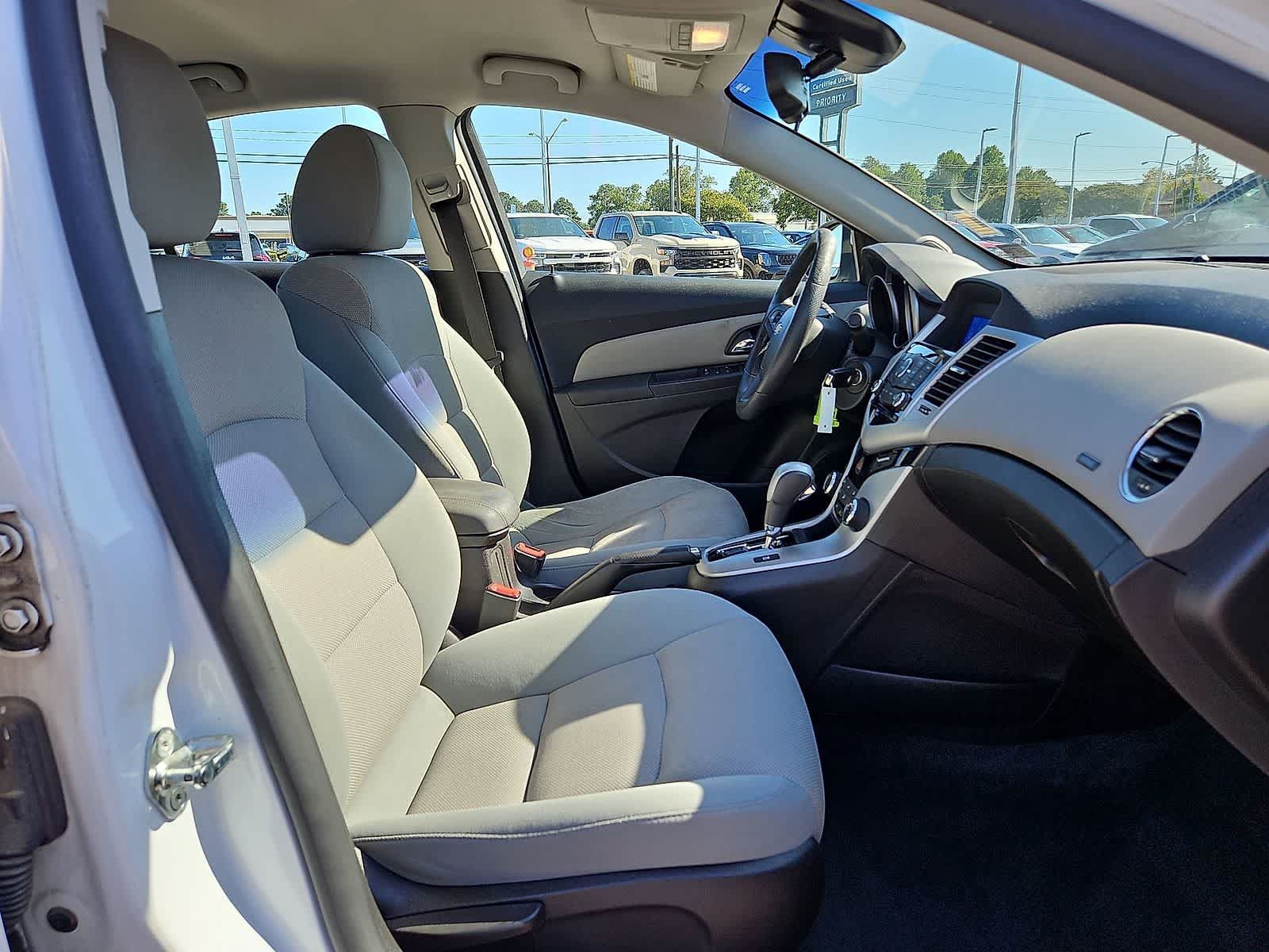 Used 2016 Chevrolet Cruze LT FWD image 29