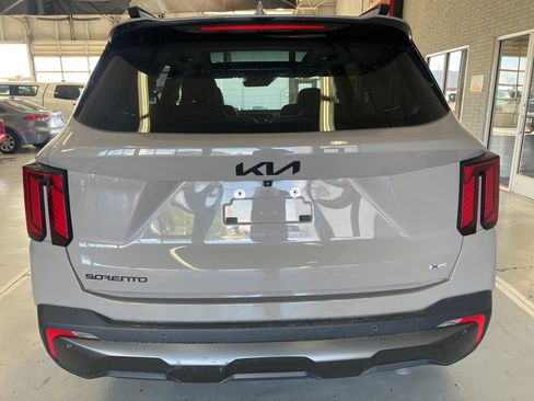 Used 2025 Kia Sorento SX AWD/4WD image 5