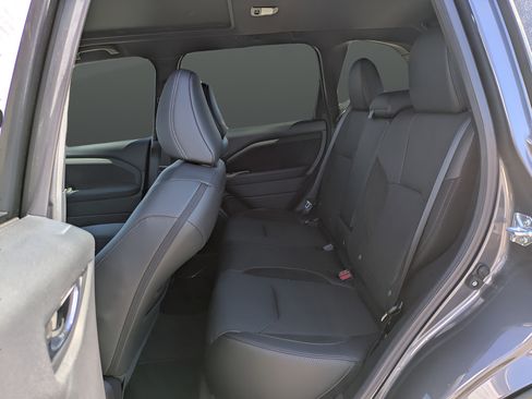 Used 2026 Subaru Forester Touring AWD/4WD image 14
