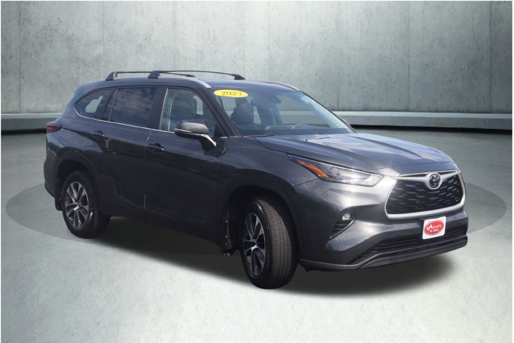 Used 2023 Toyota Highlander XLE AWD/4WD image 23
