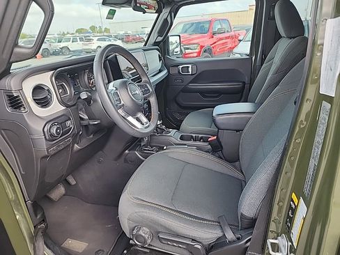 Used 2024 Jeep Wrangler Sahara image 14