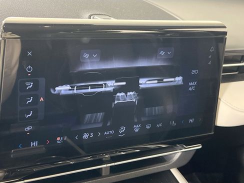 Used 2024 Lincoln Nautilus Reserve image 16