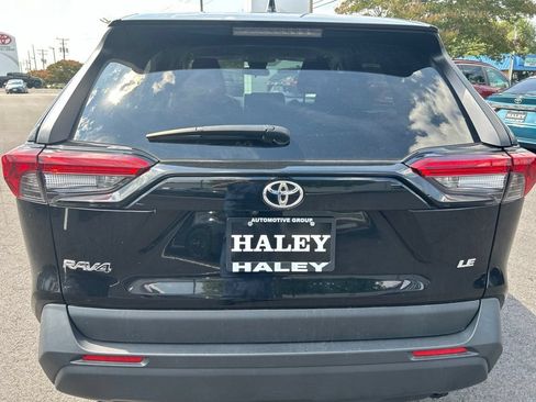 Used 2025 Toyota RAV4 LE FWD image 5