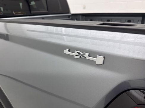 New 2025 GMC Canyon Elevation w/ Convenience Package image 8