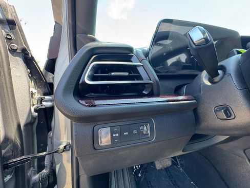 Used 2024 Chevrolet Traverse RS w/ LPO, Floor Liner Package AWD/4WD image 20