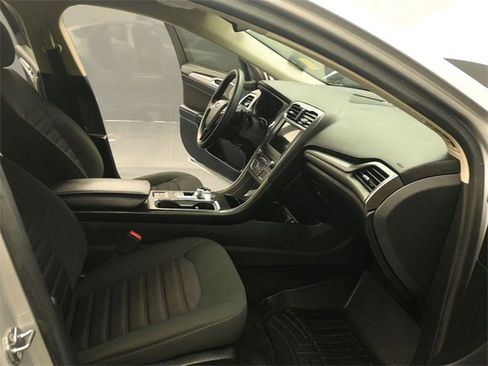 Used 2018 Ford Fusion SE w/ Fusion SE Technology Package image 15