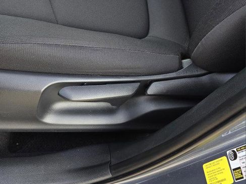 Used 2024 Toyota Corolla Cross LE FWD image 17