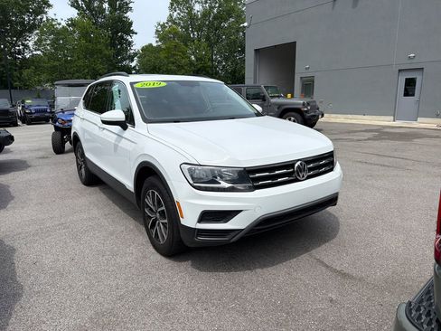 Used 2019 Volkswagen Tiguan SEL R-Line AWD/4WD image 4