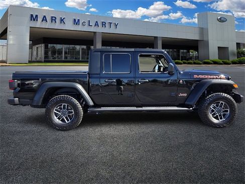Used 2025 Jeep Gladiator Mojave w/ Convenience Group image 2