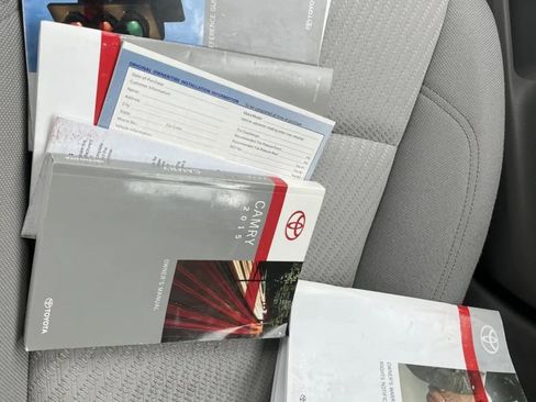 Used 2015 Toyota Camry LE image 15