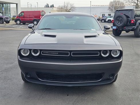 Used 2022 Dodge Challenger SXT image 9