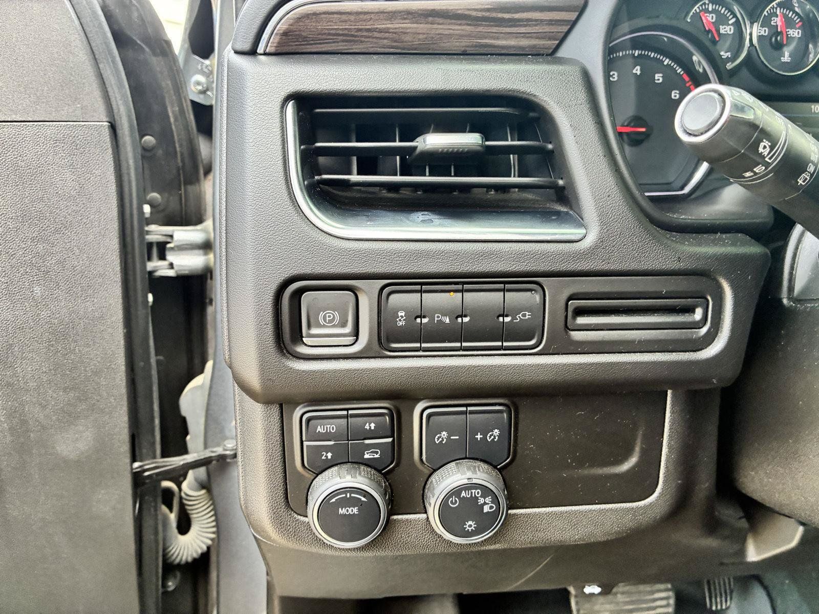 Used 2021 Chevrolet Tahoe LT AWD/4WD image 16