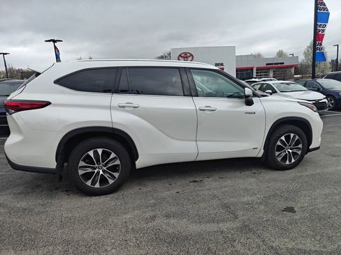 Used 2020 Toyota Highlander XLE image 4