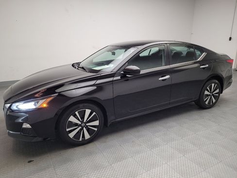 Used 2022 Nissan Altima 2.5 SV image 2