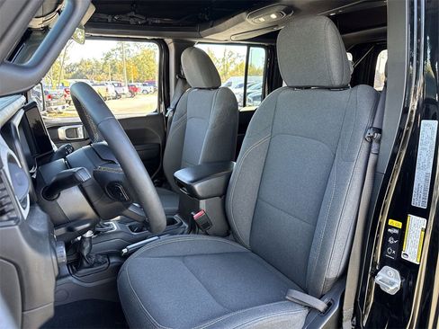 Used 2024 Jeep Wrangler Sport S image 11