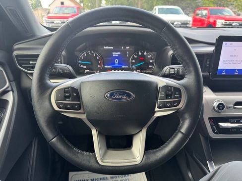 Used 2022 Ford Explorer XLT w/ Equipment Group 202A AWD/4WD image 8