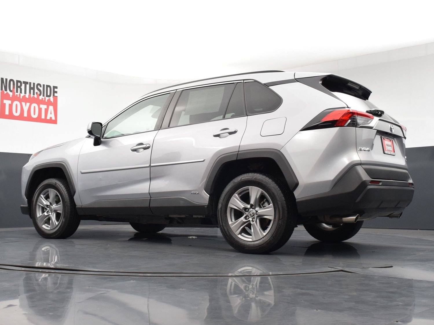 Used 2022 Toyota RAV4 LE AWD/4WD image 25