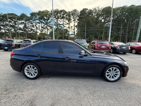 Used 2017 BMW 320i xDrive Sedan AWD/4WD image 9