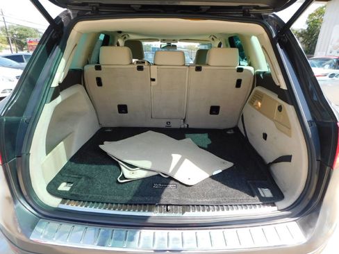 Used 2013 Volkswagen Touareg Sport image 20