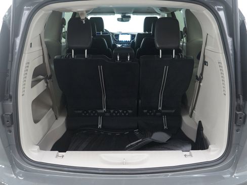 Used 2023 Chrysler Pacifica Touring-L w/ Road Tripper Package image 17