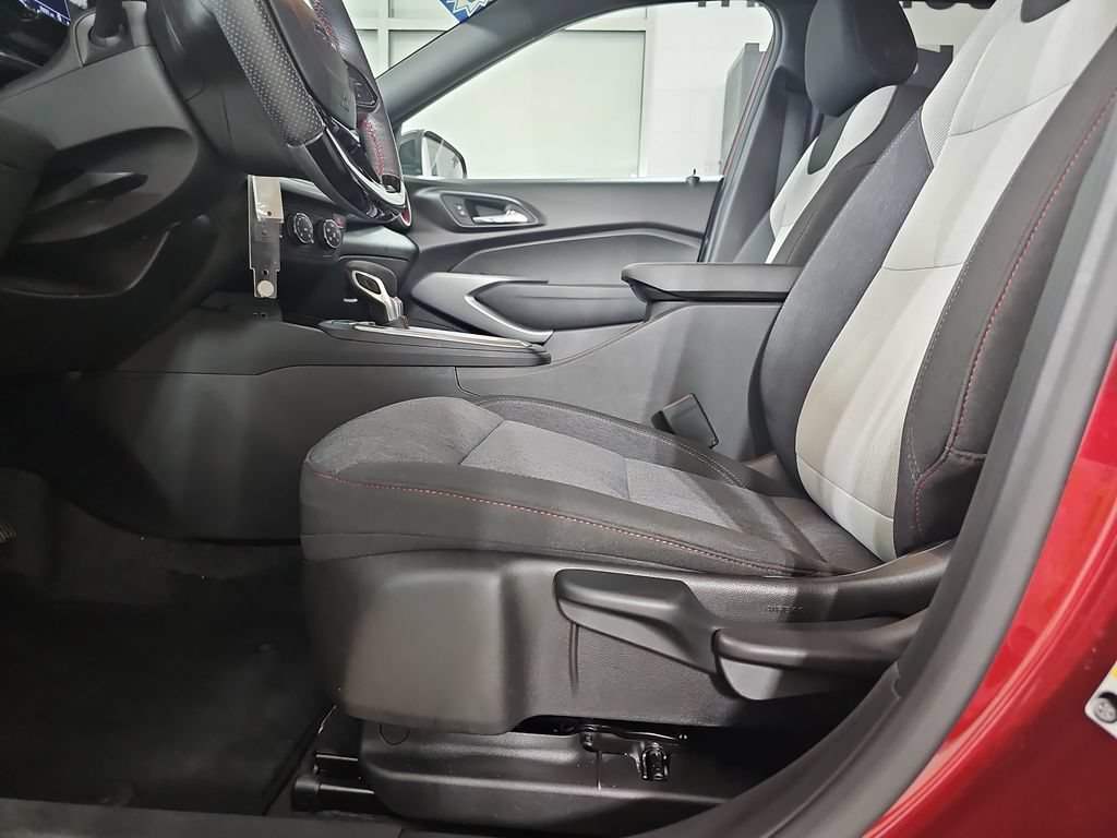 Certified 2024 Chevrolet Trax RS FWD image 33