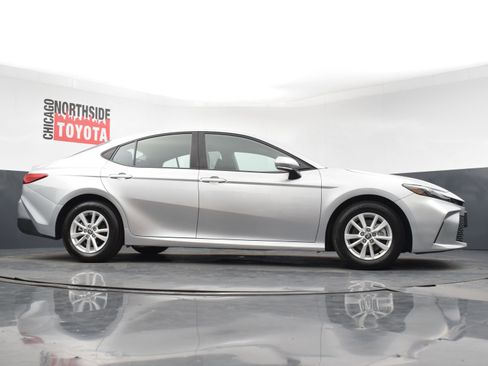 Used 2025 Toyota Camry LE image 28
