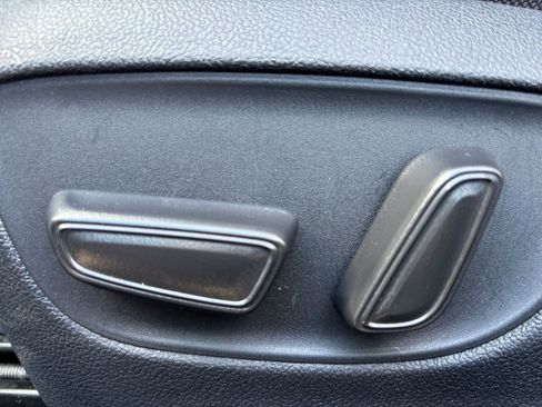 Used 2025 Toyota Highlander LE image 24