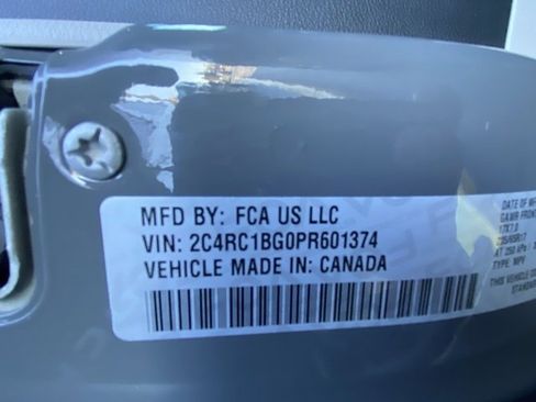 Used 2023 Chrysler Pacifica Touring-L image 24