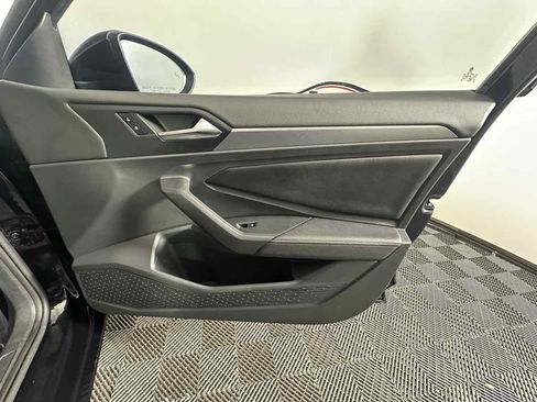 Used 2022 Volkswagen Jetta SE w/ Panoramic Sunroof Package image 16