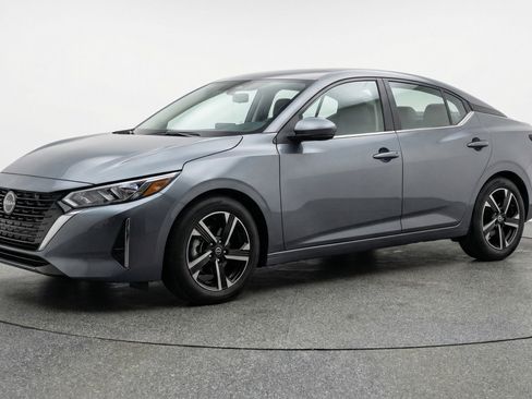 Used 2025 Nissan Sentra SV image 3