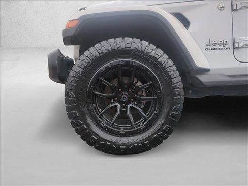 Used 2020 Jeep Gladiator Overland w/ Popular Equipment Package image 24