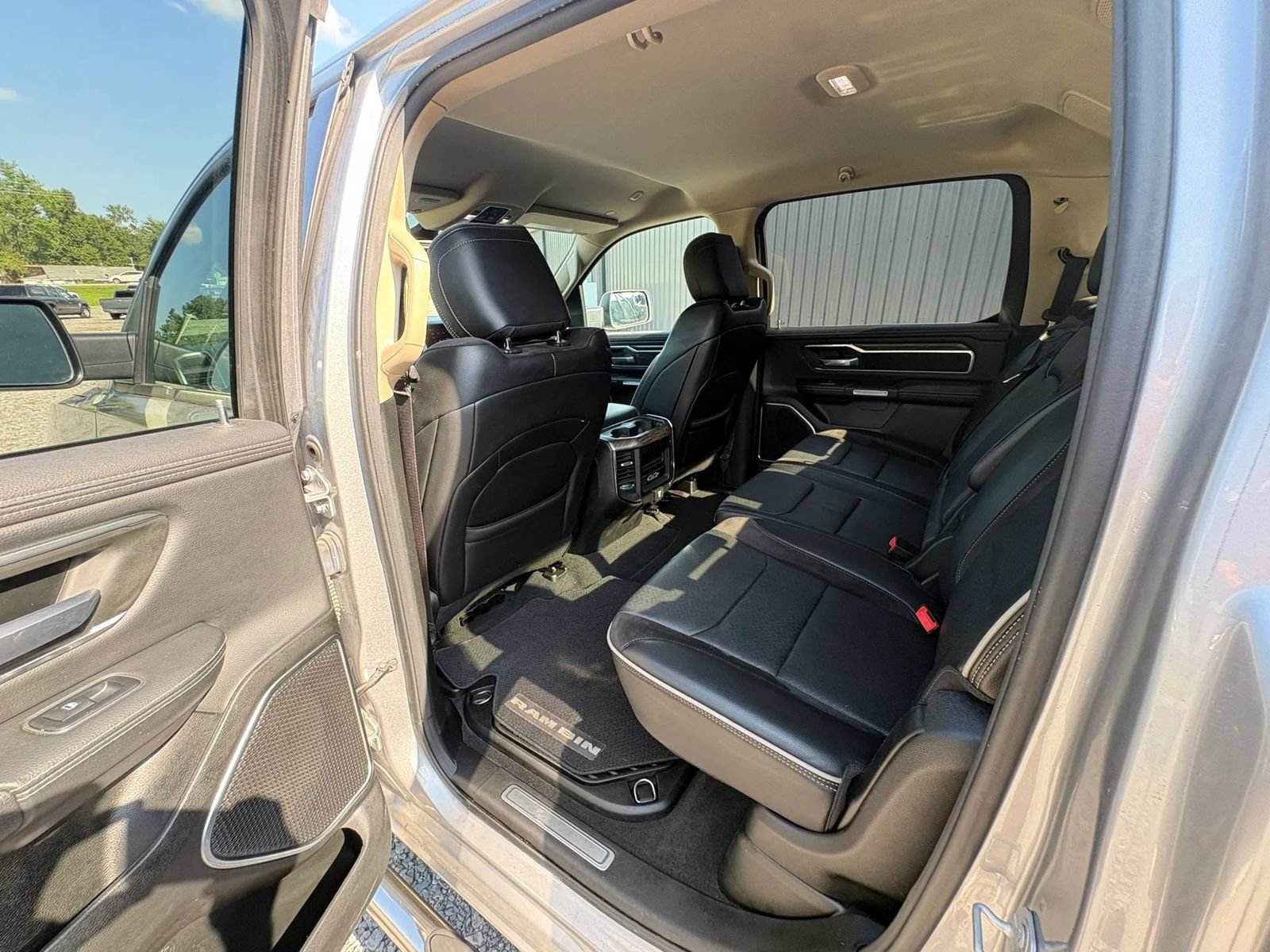 Used 2019 RAM 1500 Laramie AWD/4WD image 20