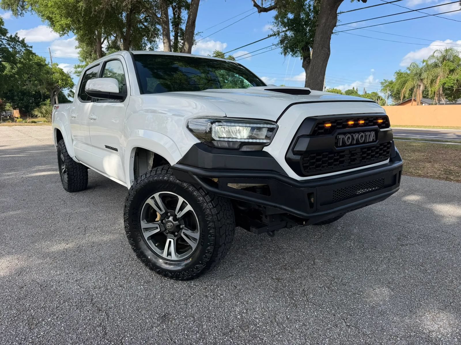 Used 2019 Toyota Tacoma TRD Sport w/ Technology Package AWD/4WD image 3
