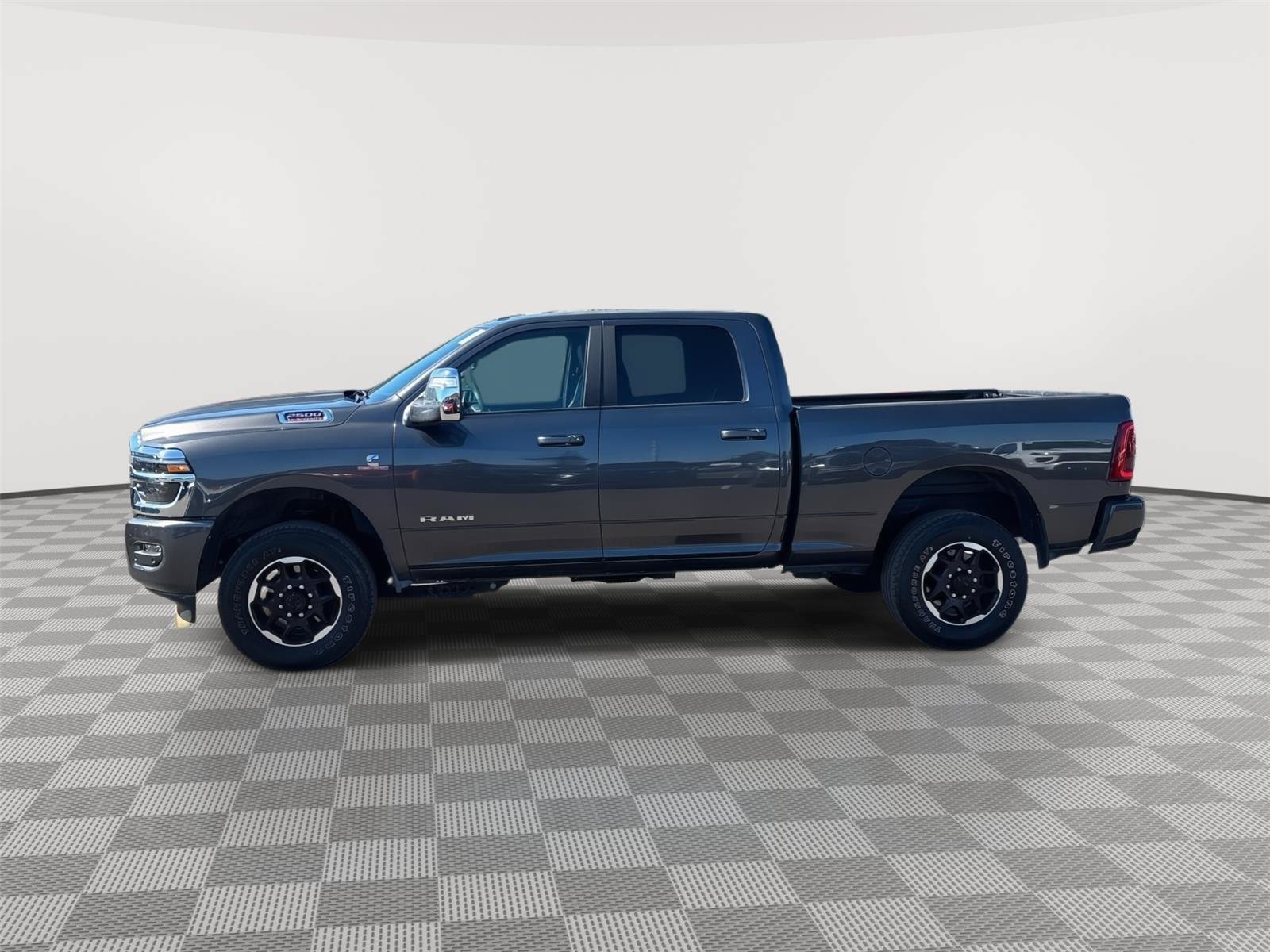 Used 2026 RAM 2500 Laramie AWD/4WD image 2