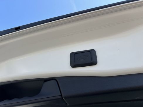 Used 2022 Toyota RAV4 XLE Premium image 25