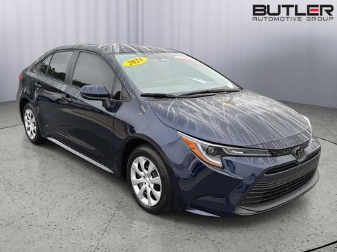 Certified 2025 Toyota Corolla LE w/ Convenience Package FWD image 8