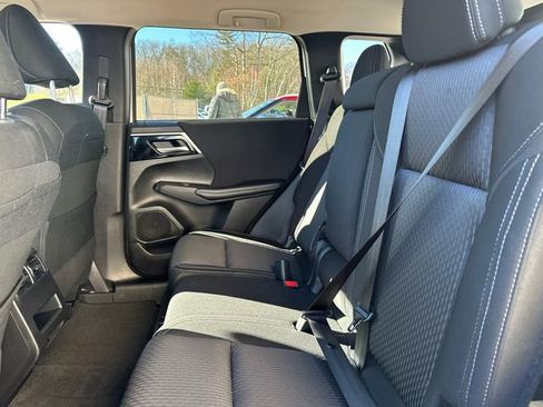 Used 2024 Mitsubishi Outlander ES image 17