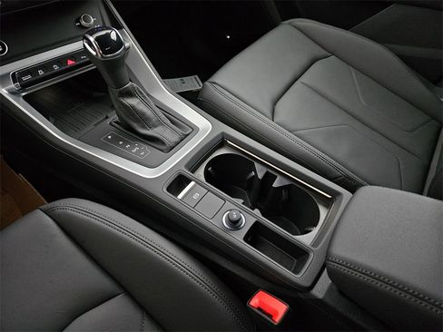 New 2025 Audi Q3 2.0T Premium image 14