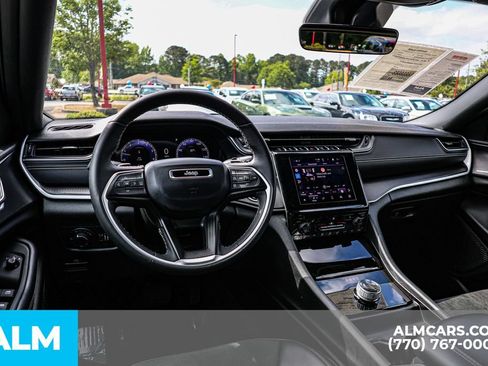 Used 2025 Jeep Grand Cherokee Altitude AWD/4WD image 28