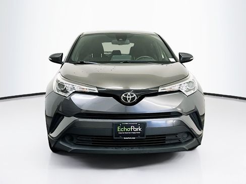 Used 2019 Toyota C-HR XLE FWD image 2