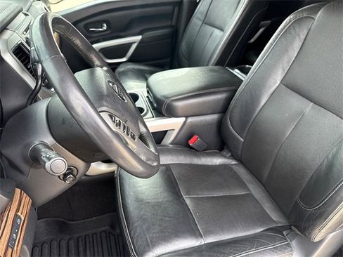 Used 2017 Nissan Titan SL image 18