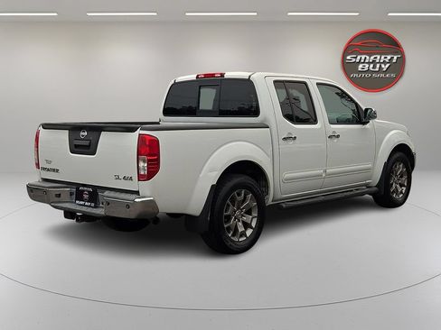 Used 2016 Nissan Frontier SL w/ Moonroof Package AWD/4WD image 5