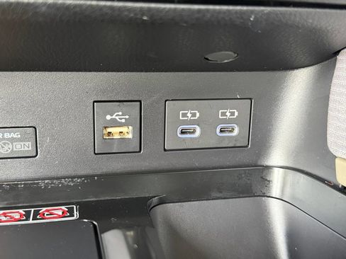Used 2025 Toyota Camry SE FWD image 27