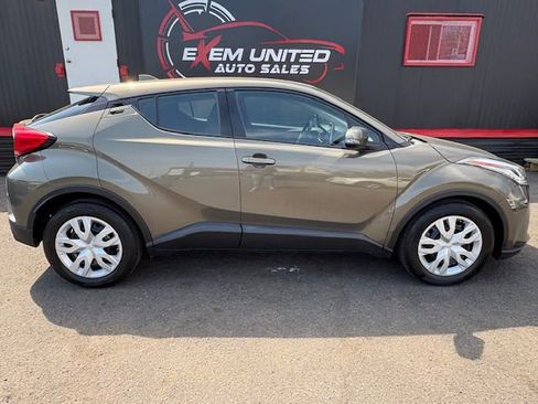 Used 2021 Toyota C-HR LE FWD image 6